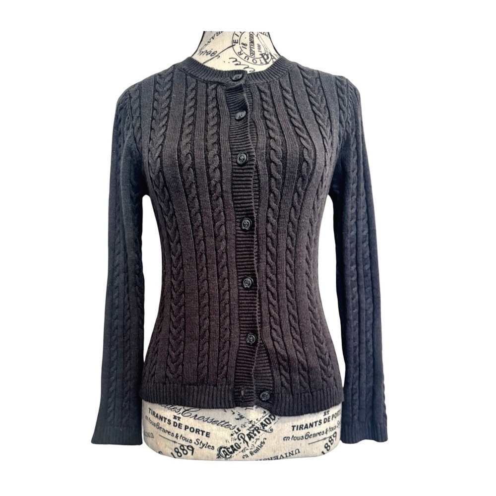 Edikted Women’s Classic Cable Knit Sweater. Black. Medium